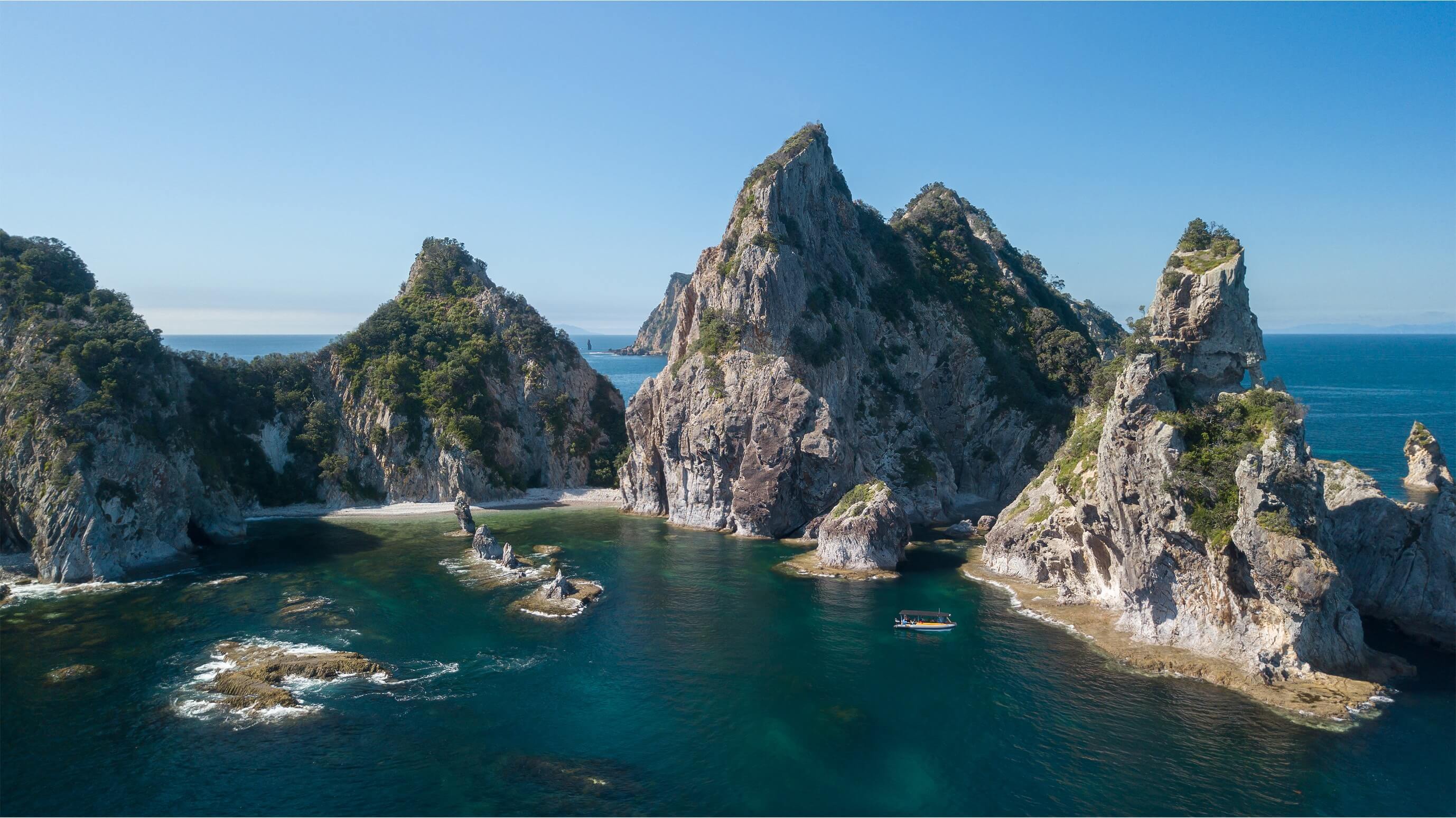 Rocky peaks and clear water at the Aldermen Islands